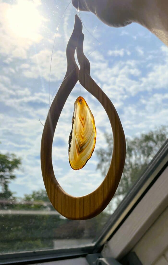 Fensterschmuck Sonnenfänger Holz mit Achatscheibe 2 SanjaNatur® - Edelsteine & Coaching