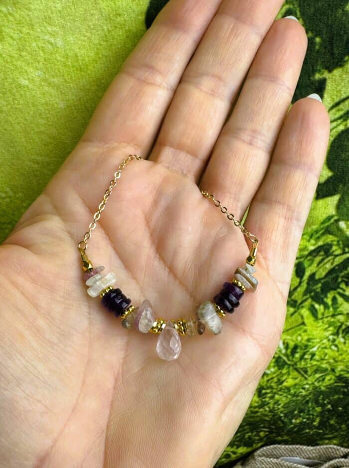 Kette mit Rosenquarz, Amethyst und Fluorit - Goldene Klarheit 3 Seelenbewusst