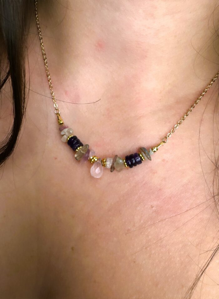 Kette mit Rosenquarz, Amethyst und Fluorit - Goldene Klarheit 2 Seelenbewusst