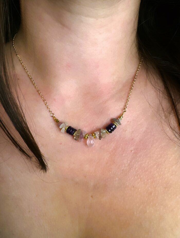 Kette mit Rosenquarz, Amethyst und Fluorit - Goldene Klarheit 4 Seelenbewusst