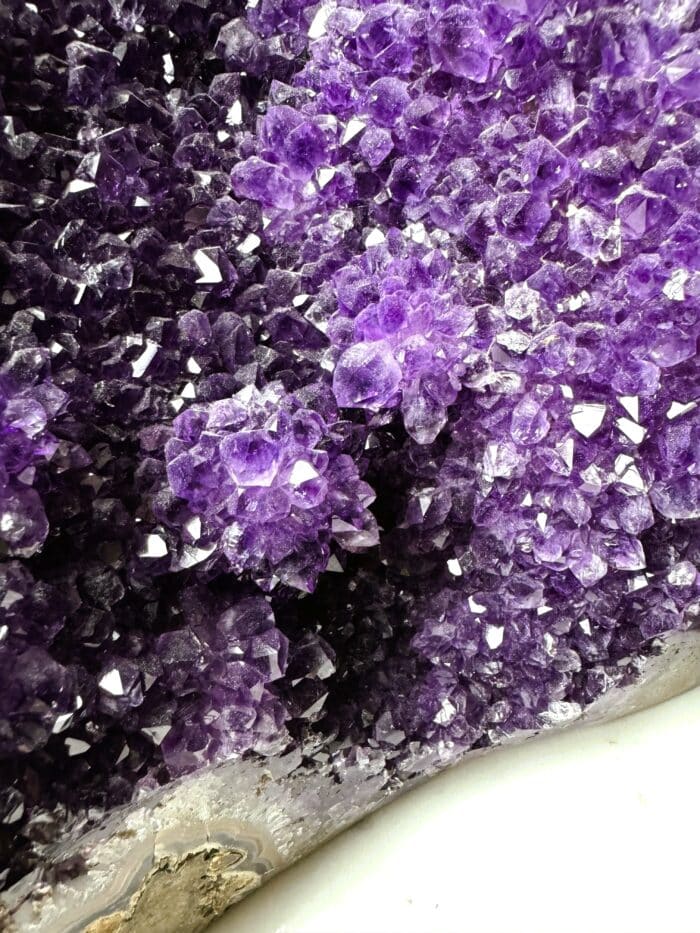 Blühende Amethyst Druse mit Calcit Krone - Naturwunder 2 Seelenbewusst