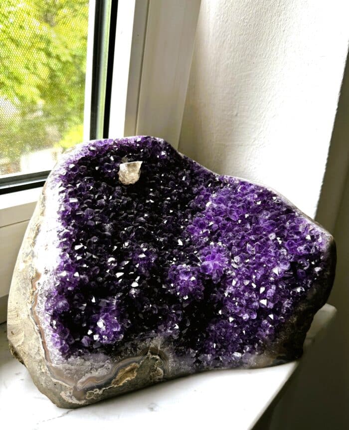 Blühende Amethyst Druse mit Calcit Krone - Naturwunder 4 Seelenbewusst