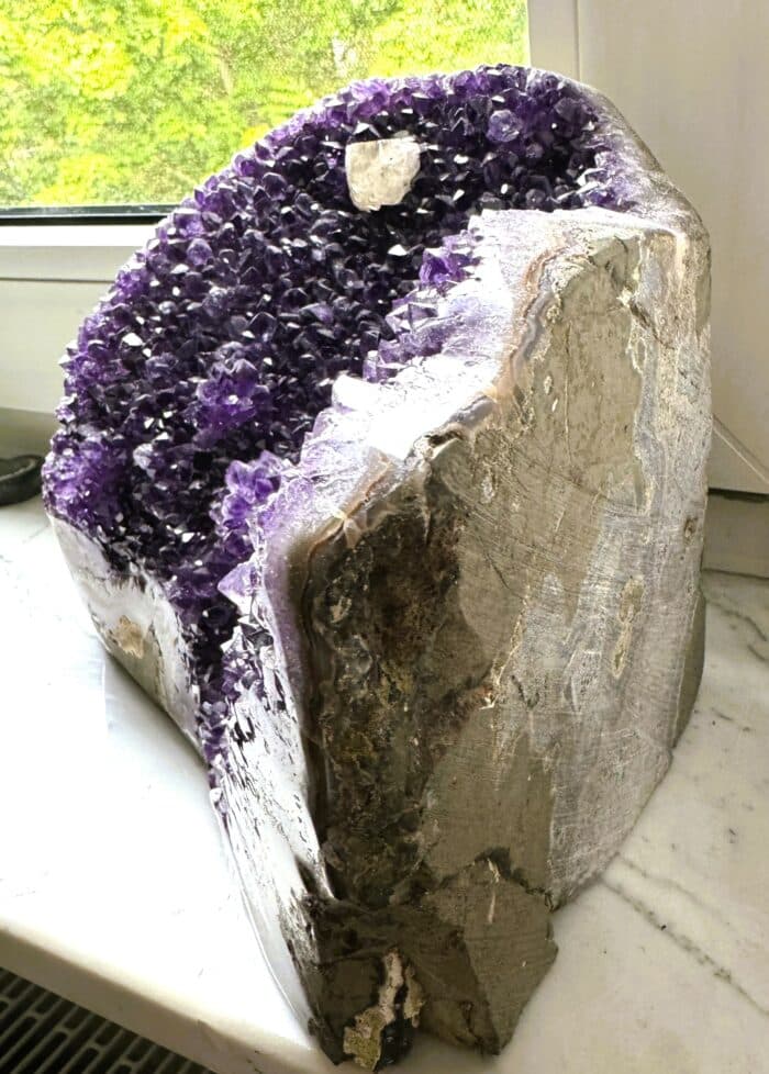 Blühende Amethyst Druse mit Calcit Krone - Naturwunder 6 Seelenbewusst