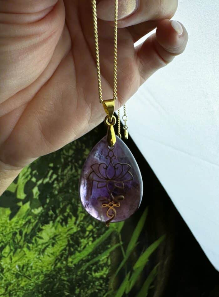 Amethyst-Lotus Anhänger - Ein Juwel der Spiritualität - Gold oder Silber 10 Seelenbewusst